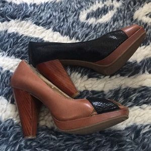 Kenneth Cole two-tone peep-toe